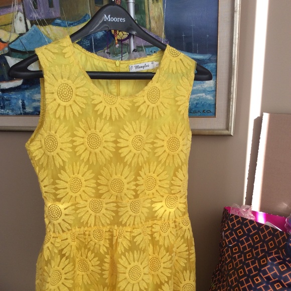 Yellow dress - Picture 2 of 2